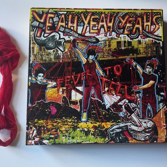 0000/2000 Yeah Yeah Yeahs SIGNED Fever to Tell LTD ED Deluxe BOX + Cassette tape - Picture 12 of 16